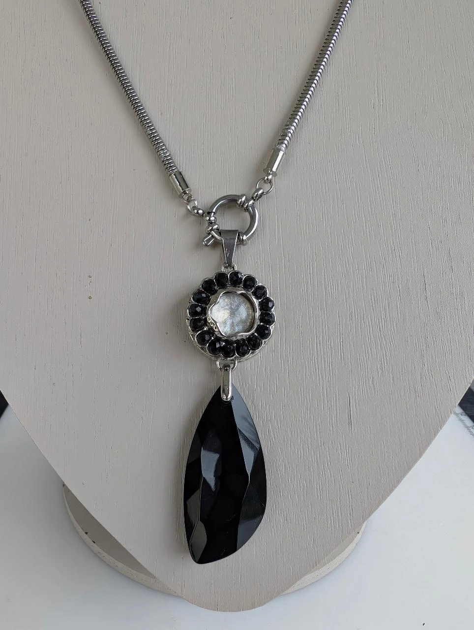 Parure collier et boucles d'oreilles avec pendentif en agate noire PA1001
